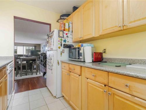 402-755 Hillside Ave, Victoria, BC - Indoor Photo Showing Kitchen