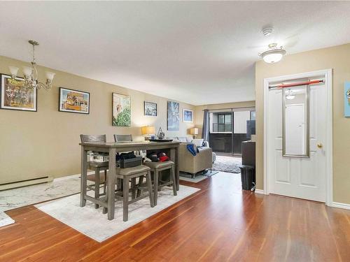 402-755 Hillside Ave, Victoria, BC - Indoor Photo Showing Dining Room