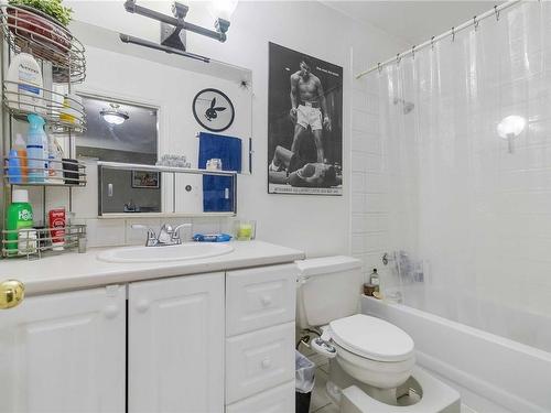 402-755 Hillside Ave, Victoria, BC - Indoor Photo Showing Bathroom