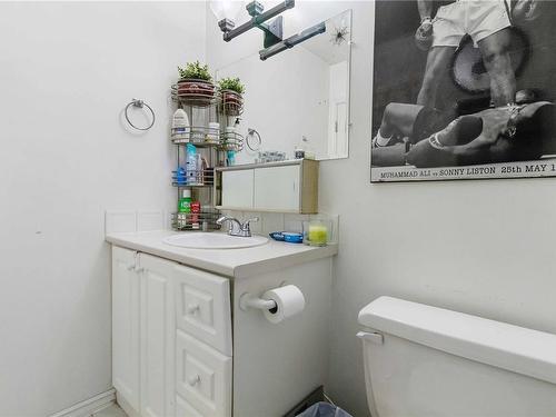 402-755 Hillside Ave, Victoria, BC - Indoor Photo Showing Bathroom