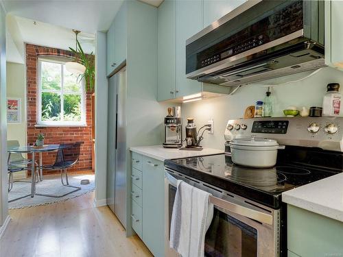 102-120 Douglas St, Victoria, BC - Indoor Photo Showing Kitchen