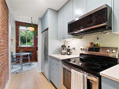 102-120 Douglas St, Victoria, BC - Indoor Photo Showing Kitchen With Upgraded Kitchen