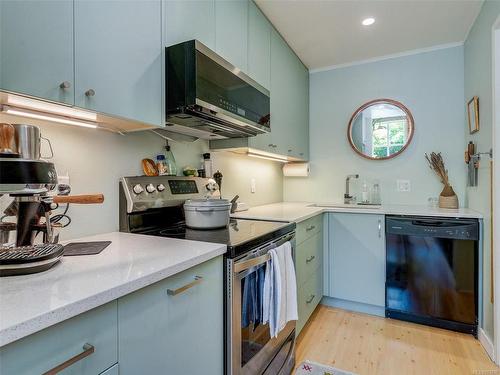 102-120 Douglas St, Victoria, BC - Indoor Photo Showing Kitchen