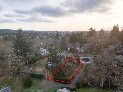 933 Woodhall Dr, Saanich, BC 