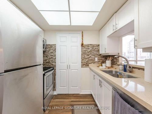 610-285 Enfield Pl, Mississauga, ON - Indoor Photo Showing Kitchen With Double Sink