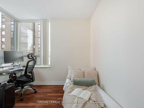 610-285 Enfield Pl, Mississauga, ON - Indoor Photo Showing Office