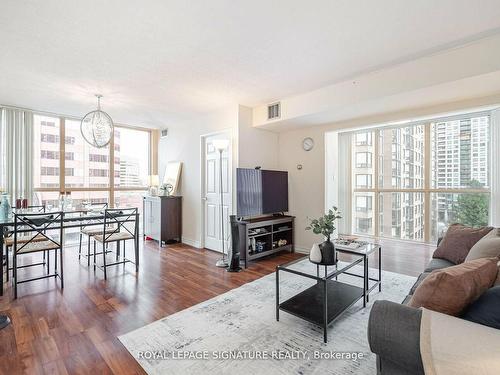 610-285 Enfield Pl, Mississauga, ON - Indoor Photo Showing Living Room