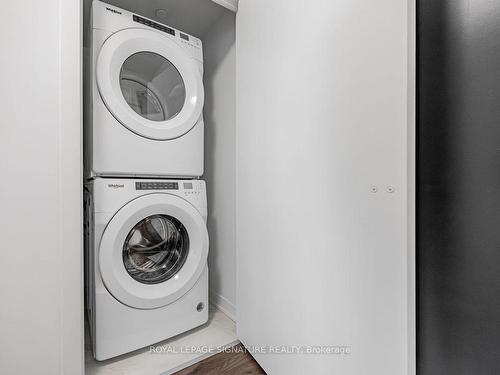 315-395 Dundas St W, Oakville, ON - Indoor Photo Showing Laundry Room