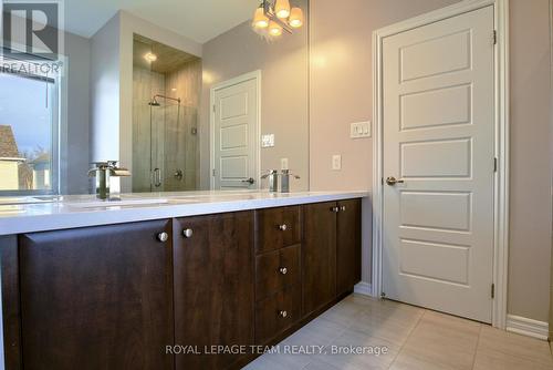 704 Devario Crescent, Ottawa, ON - Indoor Photo Showing Bathroom