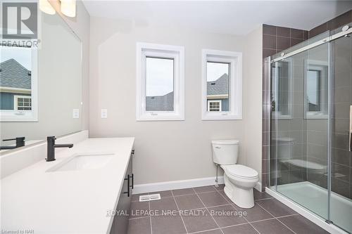 14 Loganberry Court, Fort Erie (337 - Crystal Beach), ON - Indoor Photo Showing Bathroom