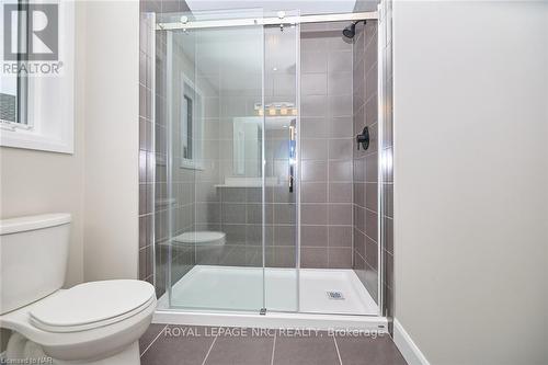 14 Loganberry Court, Fort Erie (337 - Crystal Beach), ON - Indoor Photo Showing Bathroom