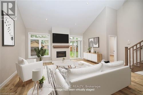 14 Loganberry Court, Fort Erie (337 - Crystal Beach), ON - Indoor Photo Showing Living Room With Fireplace