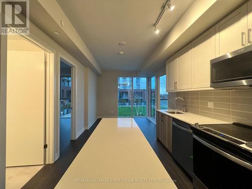 419 - 201 Brock Street S, Whitby, ON - Indoor Photo Showing Kitchen