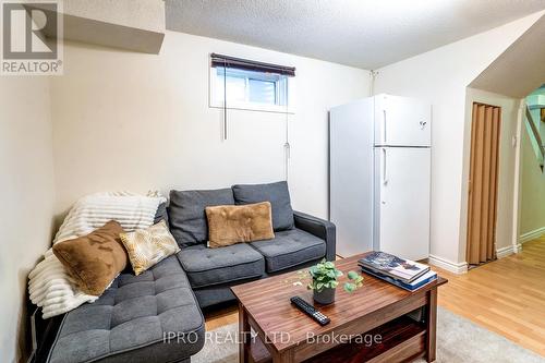 42 Lund Street, Richmond Hill, ON - Indoor Photo Showing Living Room