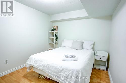 42 Lund Street, Richmond Hill, ON - Indoor Photo Showing Bedroom