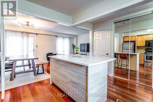 42 Lund Street, Richmond Hill, ON - Indoor Photo Showing Kitchen