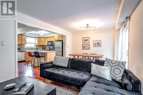 42 Lund Street, Richmond Hill, ON - Indoor Photo Showing Living Room