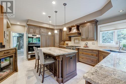 82 Chestnut Court, London, ON - Indoor Photo Showing Kitchen With Upgraded Kitchen