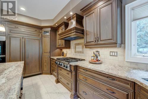 82 Chestnut Court, London, ON - Indoor Photo Showing Kitchen With Upgraded Kitchen