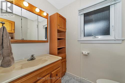 2099 Balharrie Avenue, Ottawa, ON - Indoor Photo Showing Bathroom