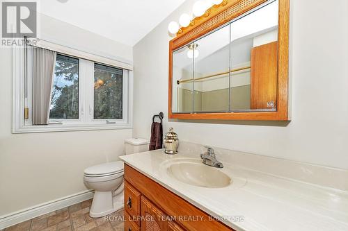 2099 Balharrie Avenue, Ottawa, ON - Indoor Photo Showing Bathroom