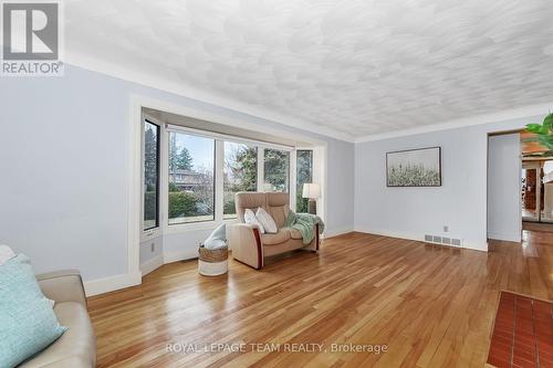 2099 Balharrie Avenue, Ottawa, ON - Indoor Photo Showing Living Room