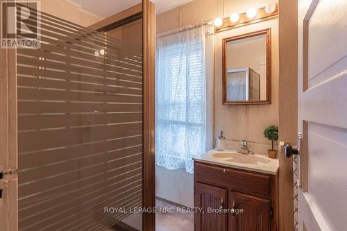 7 Chaplin Avenue, St. Catharines, ON - Indoor Photo Showing Bathroom