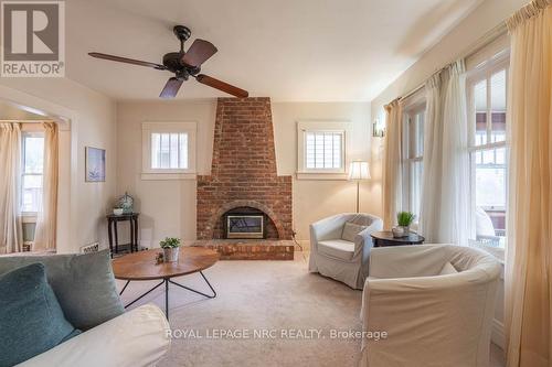 7 Chaplin Avenue, St. Catharines, ON - Indoor Photo Showing Living Room With Fireplace