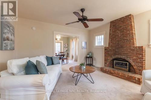 7 Chaplin Avenue, St. Catharines, ON - Indoor Photo Showing Living Room With Fireplace