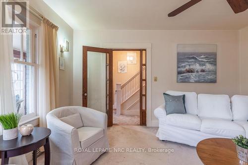 7 Chaplin Avenue, St. Catharines, ON - Indoor Photo Showing Living Room