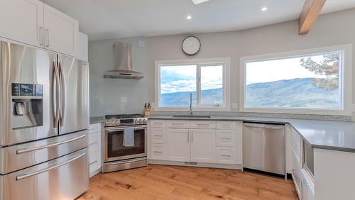 4181 6 Avenue, Peachland, BC - Indoor Photo Showing Kitchen With Upgraded Kitchen