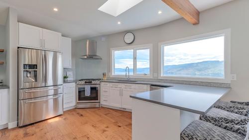 4181 6 Avenue, Peachland, BC - Indoor Photo Showing Kitchen With Upgraded Kitchen