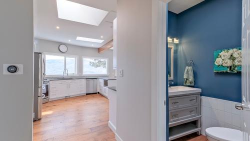 4181 6 Avenue, Peachland, BC - Indoor Photo Showing Bathroom