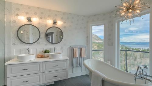 4181 6 Avenue, Peachland, BC - Indoor Photo Showing Bathroom