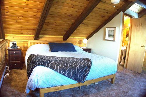 4351 Teal Road, Fairmont Hot Springs, BC - Indoor Photo Showing Bedroom