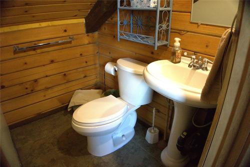 4351 Teal Road, Fairmont Hot Springs, BC - Indoor Photo Showing Bathroom