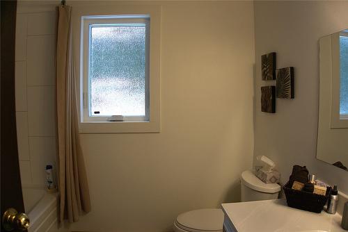 4351 Teal Road, Fairmont Hot Springs, BC - Indoor Photo Showing Bathroom