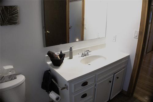 4351 Teal Road, Fairmont Hot Springs, BC - Indoor Photo Showing Bathroom