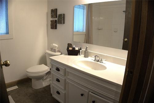 4351 Teal Road, Fairmont Hot Springs, BC - Indoor Photo Showing Bathroom