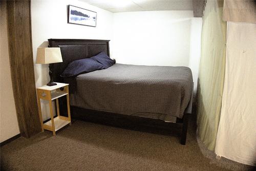 4351 Teal Road, Fairmont Hot Springs, BC - Indoor Photo Showing Bedroom