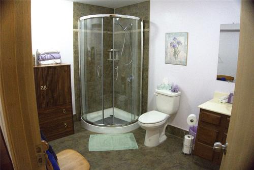 4351 Teal Road, Fairmont Hot Springs, BC - Indoor Photo Showing Bathroom