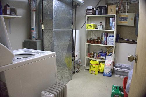 4351 Teal Road, Fairmont Hot Springs, BC - Indoor Photo Showing Laundry Room