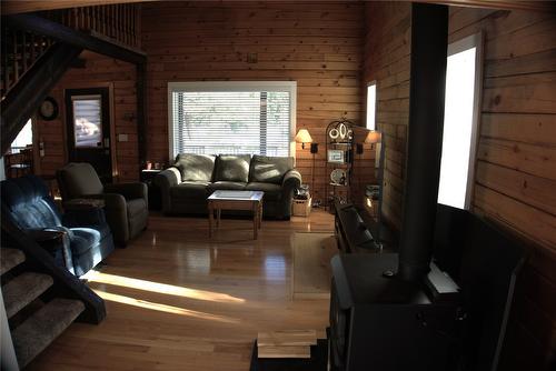 4351 Teal Road, Fairmont Hot Springs, BC - Indoor Photo Showing Living Room