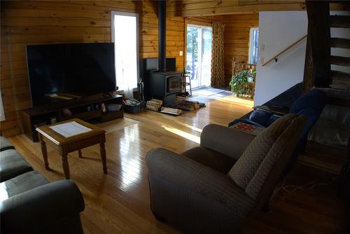 4351 Teal Road, Fairmont Hot Springs, BC - Indoor Photo Showing Living Room