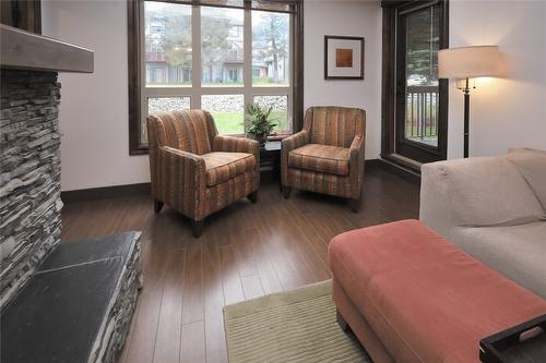 1107-7495 Columbia Avenue, Radium Hot Springs, BC - Indoor Photo Showing Living Room