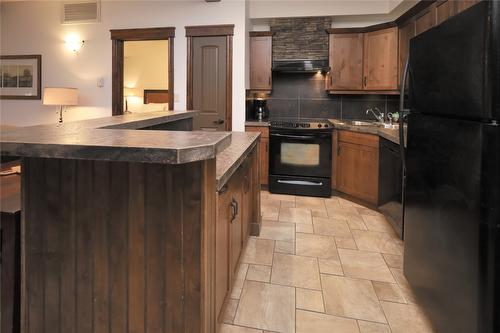 1107-7495 Columbia Avenue, Radium Hot Springs, BC - Indoor Photo Showing Kitchen With Double Sink