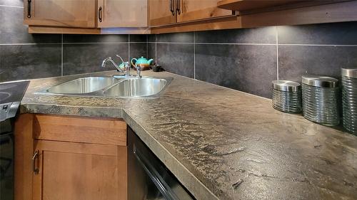 1107-7495 Columbia Avenue, Radium Hot Springs, BC - Indoor Photo Showing Kitchen With Double Sink