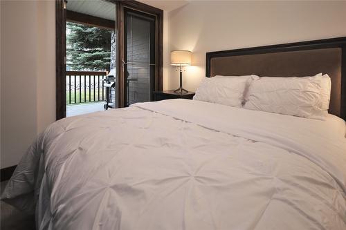 1107-7495 Columbia Avenue, Radium Hot Springs, BC - Indoor Photo Showing Bedroom