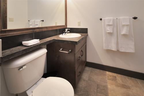 1107-7495 Columbia Avenue, Radium Hot Springs, BC - Indoor Photo Showing Bathroom