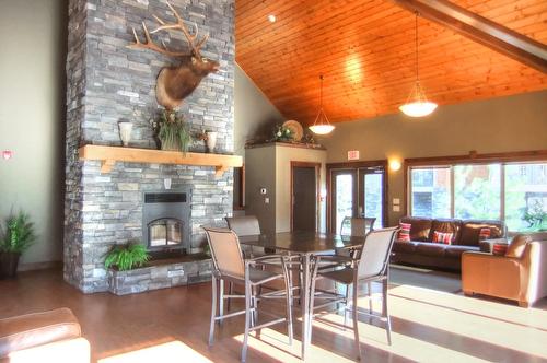 1107-7495 Columbia Avenue, Radium Hot Springs, BC - Indoor With Fireplace